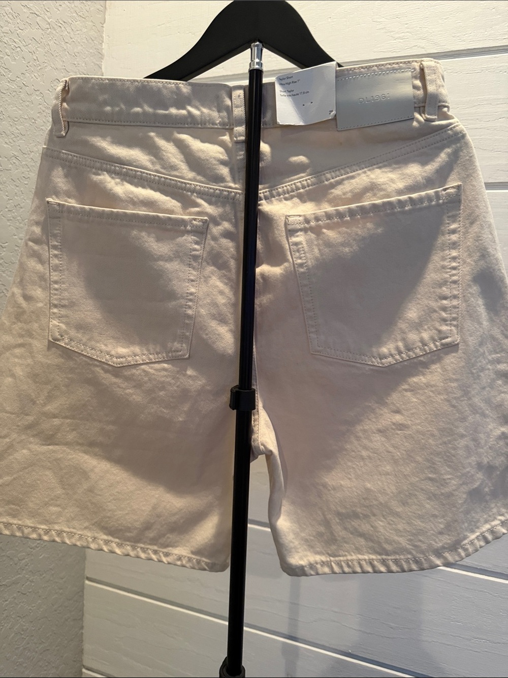 DL1961 Women's Cream Off-White Denim Shorts - Picture 3 of 3